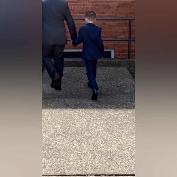 4 pc boys navy suit size 8 Jos A Bank - Picture 14 of 16